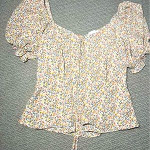 Very cute floral summer top!